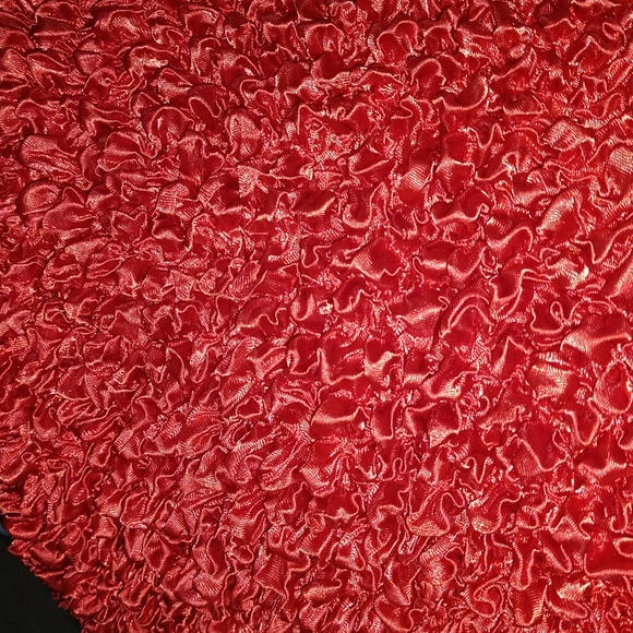 Red Hat Ladies Red Expandable Bubble Top - Picture 5 of 6